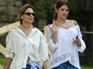 Katie Holmes helps her daughter Suri move into university accommodation in Pennsylvania.